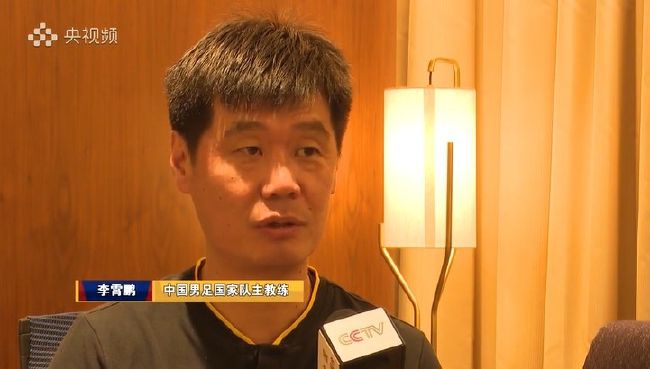 在阳光亮媚的日子里，灰太狼俄然闯进羊村，固然他被小羊羊们击退，却把村长的变身魔毯掠夺归去。表示勇敢的喜羊羊遭到火伴们的奖饰，而懒羊羊对此反而有些忿忿不服。为了证实本身的实力，他将慢羊羊的时空拍照机错以为手枪，将其偷走后闯进狼堡。得知动静的喜羊羊仓促赶往救援，成果在紊乱当中被卷进时空乱流回到了远古时期，灰太狼和懒羊羊更被魔毯交换了身体。灰太狼无意中被原始羊的令媛相为驸马，懒羊羊则成为几只笨狼的首级。